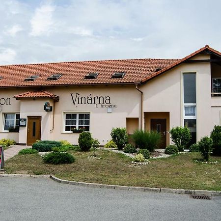Penzion Vinarna U Hroznu Ξενοδοχείο Veselí nad Moravou Εξωτερικό φωτογραφία